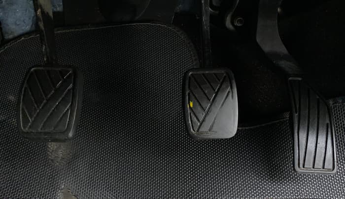 2015 Maruti Swift VXI D, Petrol, Manual, 54,070 km, Pedals