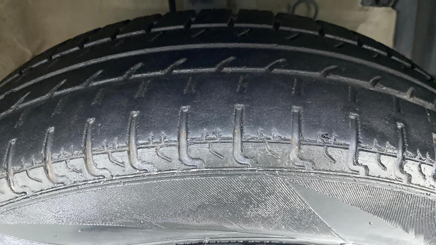 2015 Maruti Swift VXI D, Petrol, Manual, 54,070 km, Right Front Tyre Tread