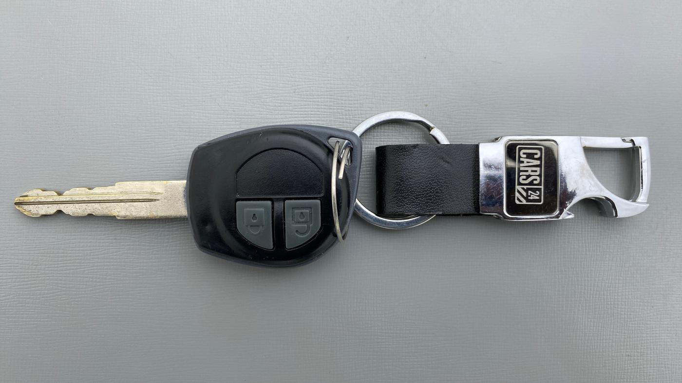 2015 Maruti Swift VXI D, Petrol, Manual, 54,070 km, Key Close Up