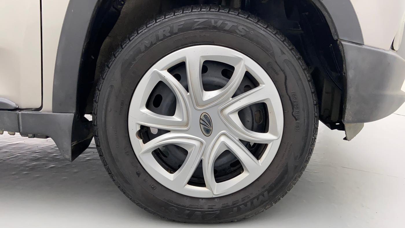 2016 Mahindra Kuv100 K6+ 6 STR, Petrol, Manual, 9,630 km, Right Front Wheel