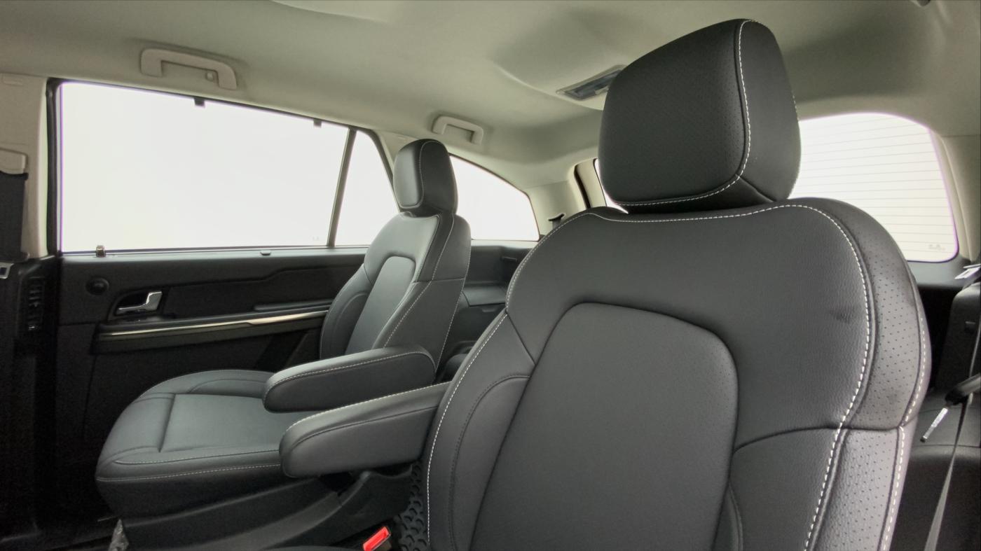 2018 Tata Hexa Varicor 400 XTA, Diesel, Automatic, 21,386 km, Right Side Rear Door Cabin