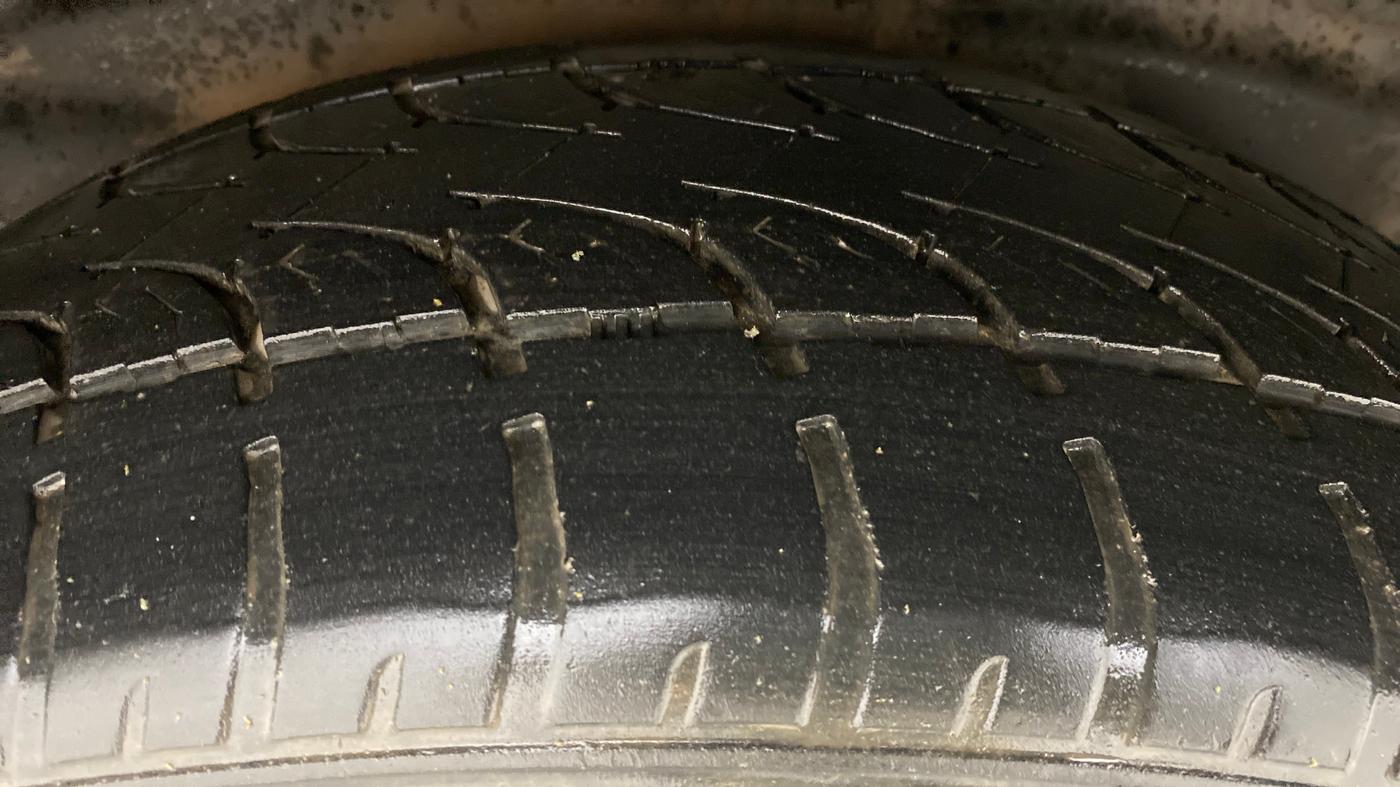 2018 Tata Hexa Varicor 400 XTA, Diesel, Automatic, 21,386 km, Left Rear Tyre Tread