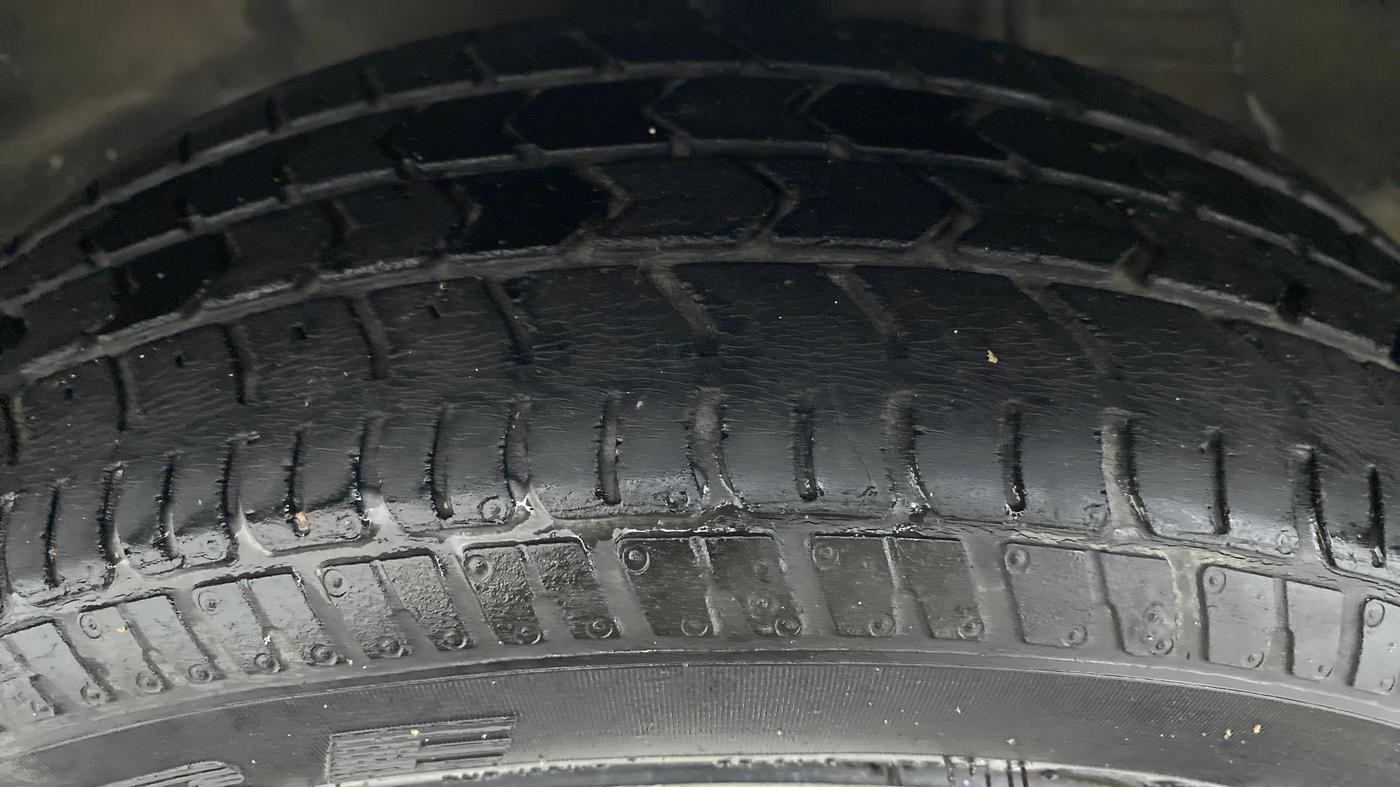 2018 Maruti Alto K10 VXI P, Petrol, Manual, 26,036 km, Left Front Tyre Tread