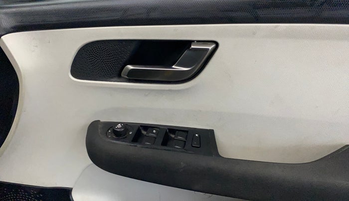 2023 Tata ALTROZ XZA, Petrol, Automatic, 32,303 km, Driver Side Door Panels Control