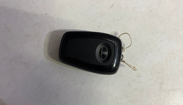 2023 Tata ALTROZ XZA, Petrol, Automatic, 32,303 km, Key Close Up