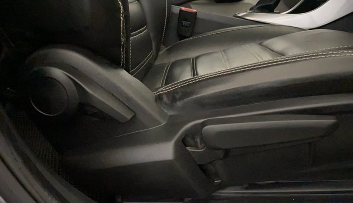 2023 Tata ALTROZ XZA, Petrol, Automatic, 32,303 km, Driver Side Adjustment Panel