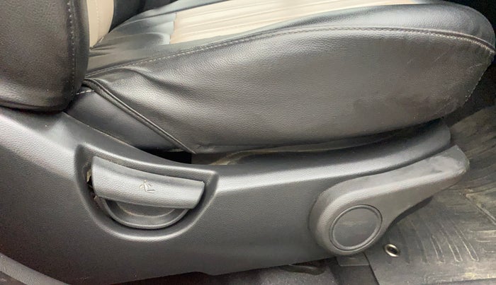 2017 Hyundai Grand i10 ASTA 1.2 KAPPA VTVT, Petrol, Manual, 36,070 km, Driver Side Adjustment Panel