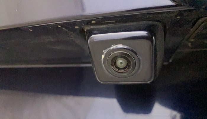 2022 Mahindra XUV700 AX 7 P AT 7 STR, Petrol, Automatic, 53,385 km, Parking Camera