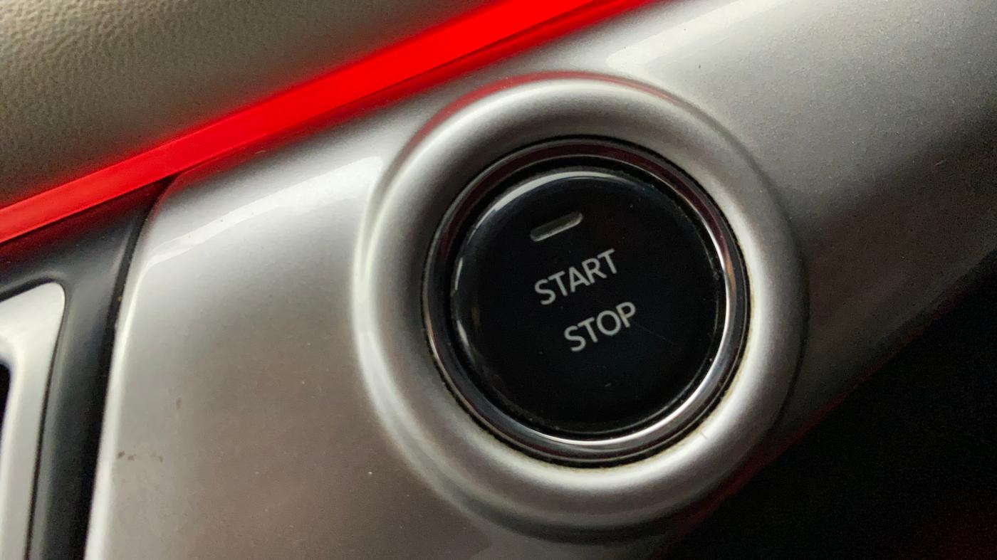 2022 Mahindra XUV700 AX 7 P AT 7 STR, Petrol, Automatic, 53,385 km, Keyless Start/ Stop Button