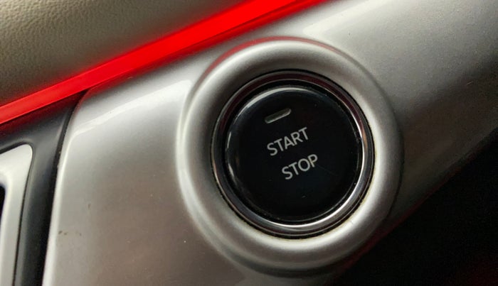 2022 Mahindra XUV700 AX 7 P AT 7 STR, Petrol, Automatic, 53,385 km, Keyless Start/ Stop Button