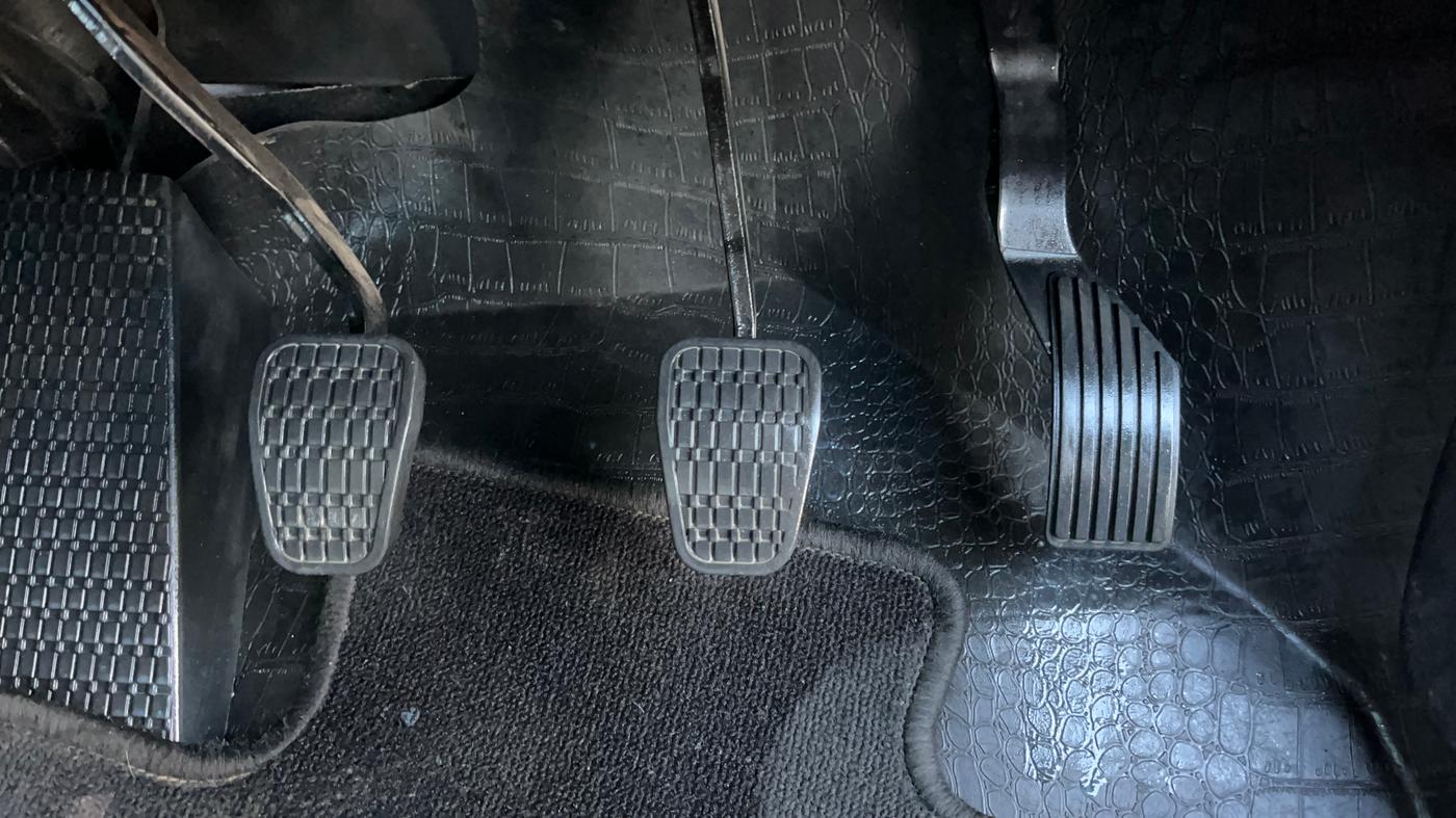 2022 Tata PUNCH ACCOMPLISHED MT, Petrol, Manual, 36,020 km, Pedals