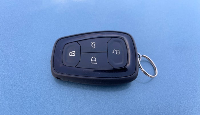 2022 Tata PUNCH ACCOMPLISHED MT, Petrol, Manual, 36,020 km, Key Close Up
