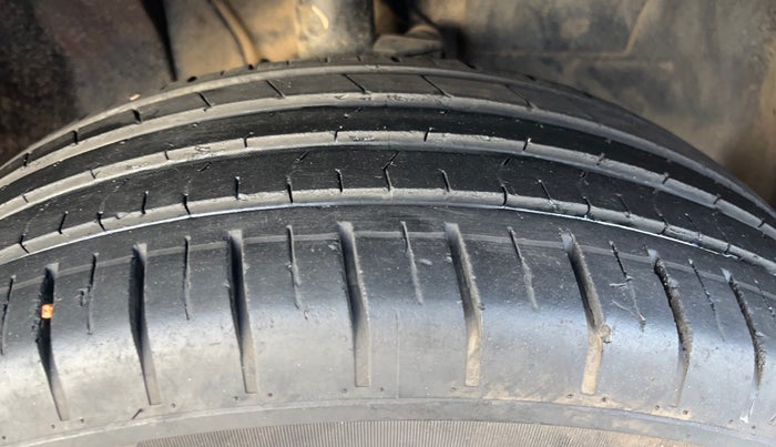 2022 Tata PUNCH ACCOMPLISHED MT, Petrol, Manual, 36,020 km, Right Front Tyre Tread