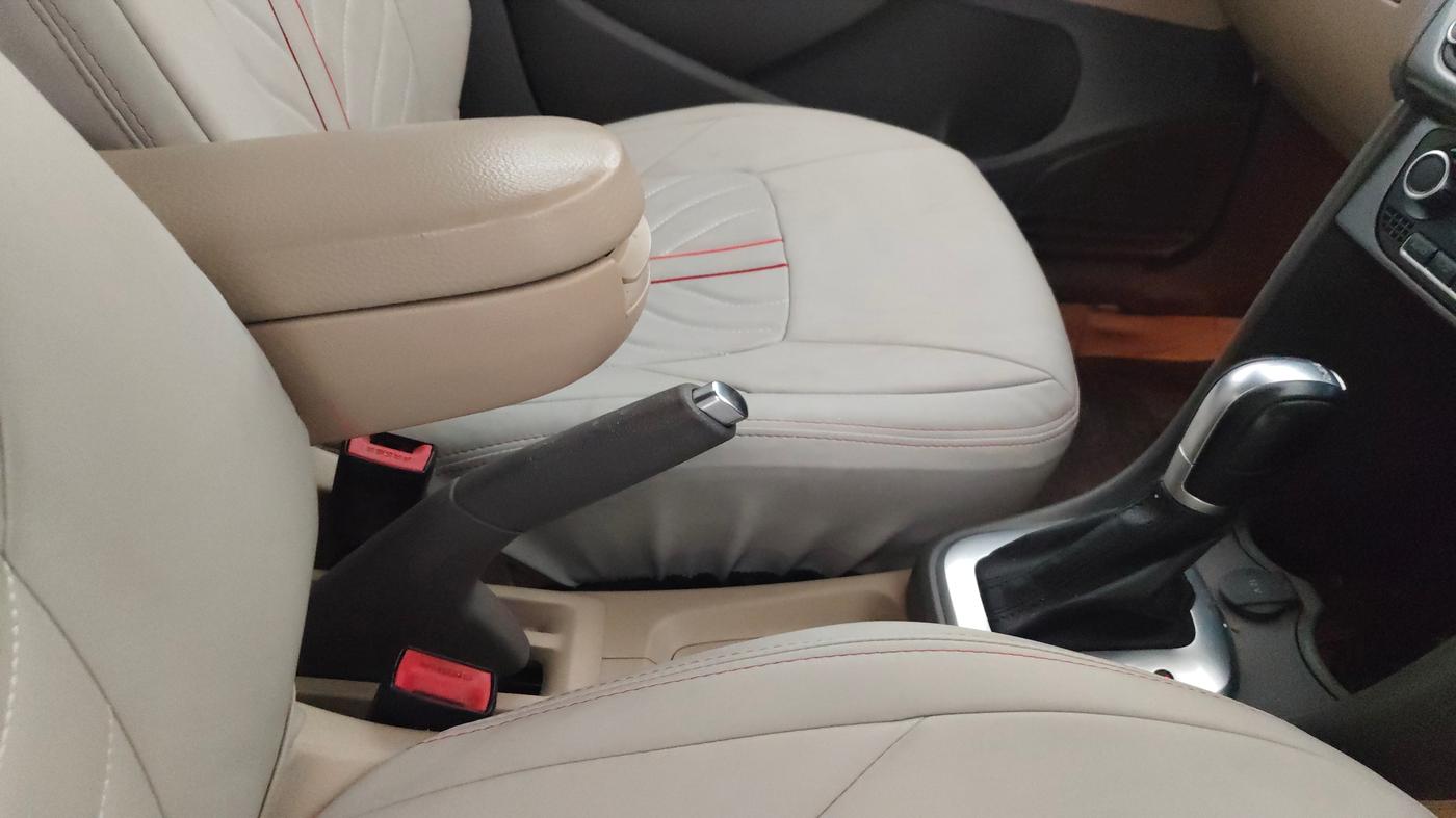 2019 Volkswagen Vento HIGHLINE 1.5 AT, Diesel, Automatic, 1,00,189 km, Gear Lever