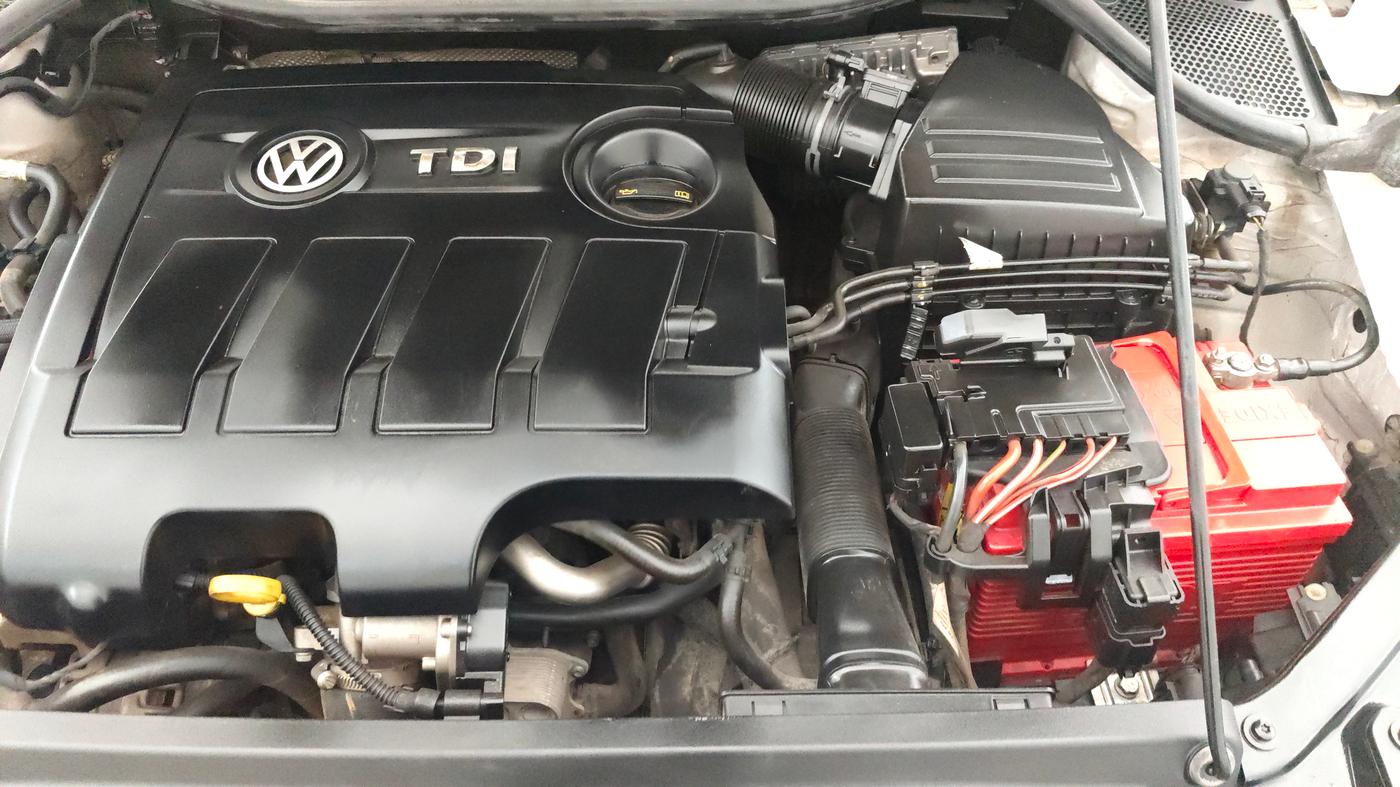 2019 Volkswagen Vento HIGHLINE 1.5 AT, Diesel, Automatic, 1,00,189 km, Engine View - Left