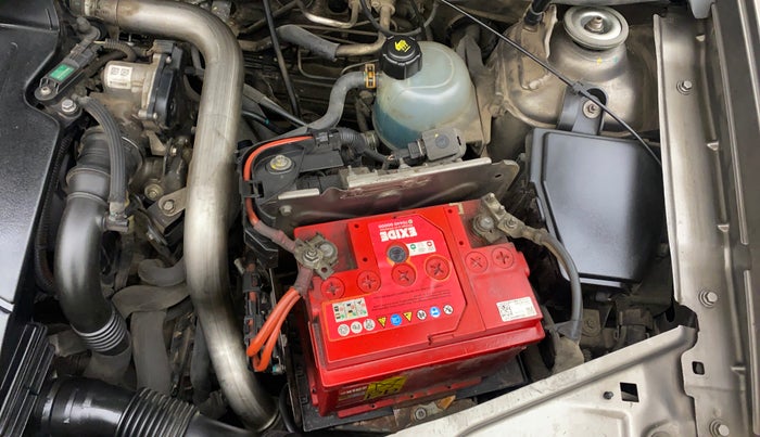 2015 Nissan Terrano XV D THP PREMIUM 110 PS, Diesel, Manual, 1,09,754 km, Engine View - Left