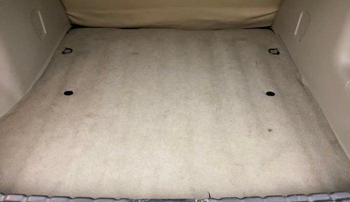 2015 Nissan Terrano XV D THP PREMIUM 110 PS, Diesel, Manual, 1,09,754 km, Boot Inside