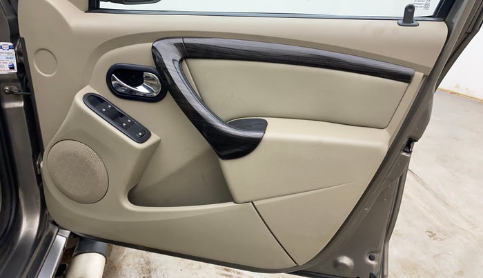 2015 Nissan Terrano XV D THP PREMIUM 110 PS, Diesel, Manual, 1,09,754 km, Driver Side Door Panels Control