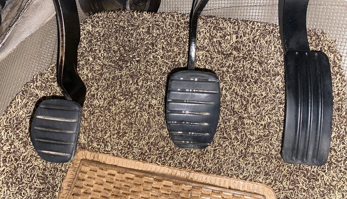 2015 Nissan Terrano XV D THP PREMIUM 110 PS, Diesel, Manual, 1,09,754 km, Pedals