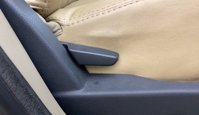 2015 Nissan Terrano XV D THP PREMIUM 110 PS, Diesel, Manual, 1,09,754 km, Driver Side Adjustment Panel