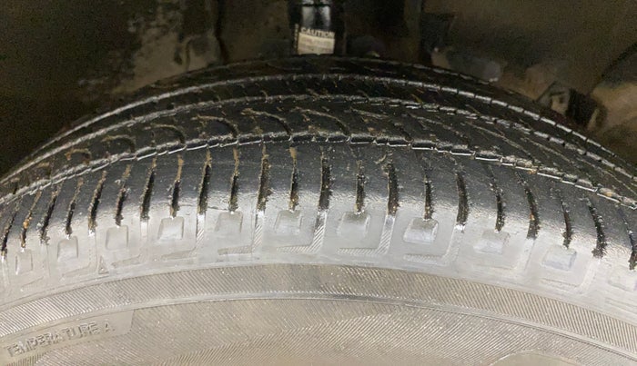 2015 Nissan Terrano XV D THP PREMIUM 110 PS, Diesel, Manual, 1,09,754 km, Right Front Tyre Tread