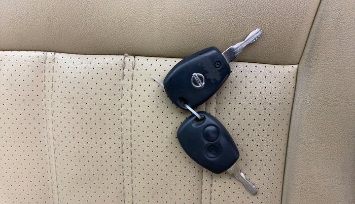 2015 Nissan Terrano XV D THP PREMIUM 110 PS, Diesel, Manual, 1,09,754 km, Key Close Up