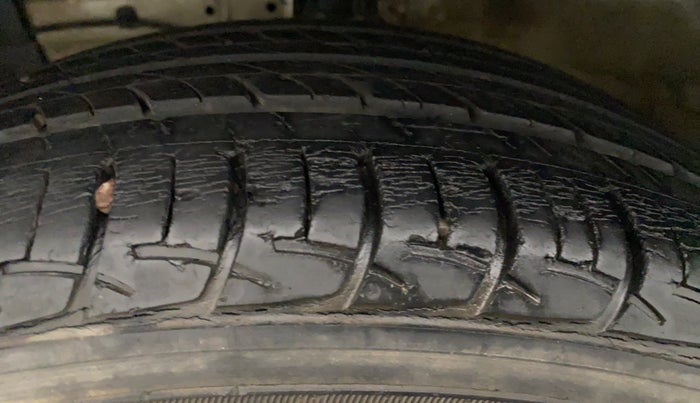 2015 Maruti Swift Dzire ZDI, Diesel, Manual, 30,593 km, Right Rear Tyre Tread