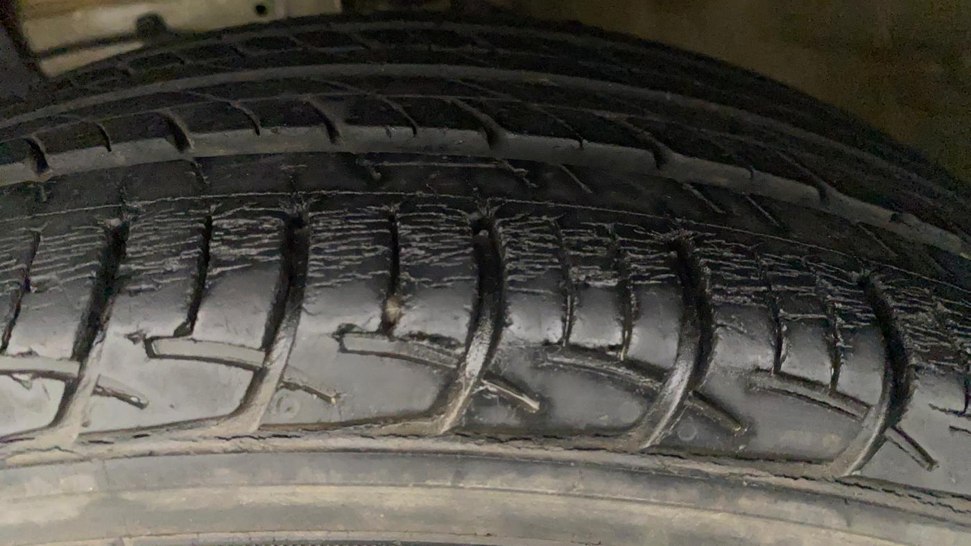 2015 Maruti Swift Dzire ZDI, Diesel, Manual, 30,593 km, Left Rear Tyre Tread