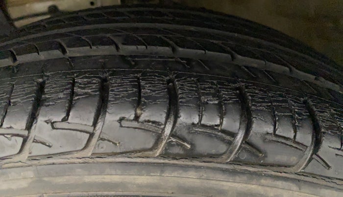 2015 Maruti Swift Dzire ZDI, Diesel, Manual, 30,593 km, Left Rear Tyre Tread