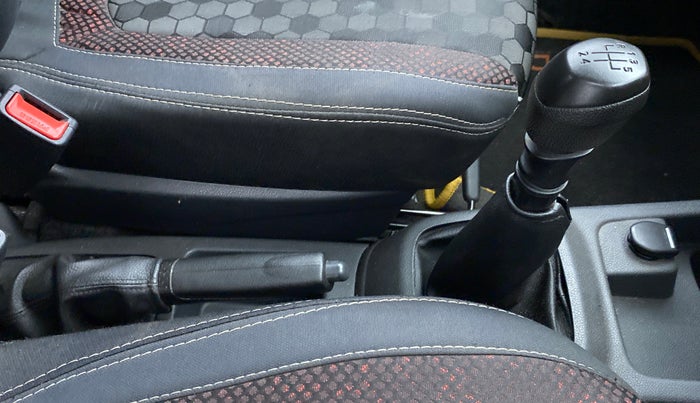 2015 Renault Kwid RXT, Petrol, Manual, 23,340 km, Gear Lever