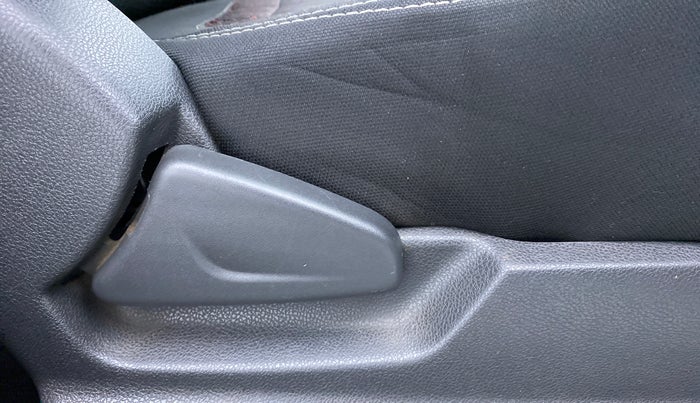 2015 Renault Kwid RXT, Petrol, Manual, 23,340 km, Driver Side Adjustment Panel