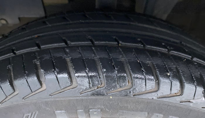 2015 Renault Kwid RXT, Petrol, Manual, 23,340 km, Left Front Tyre Tread