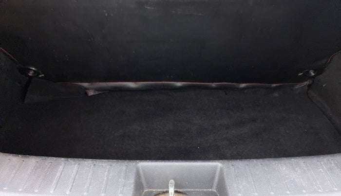 2018 Mahindra KUV 100 NXT K8 P 6 STR DUAL TONE, Petrol, Manual, 46,310 km, Boot Inside