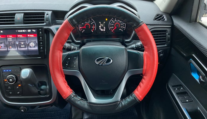 2018 Mahindra KUV 100 NXT K8 P 6 STR DUAL TONE, Petrol, Manual, 46,310 km, Steering Wheel Close Up