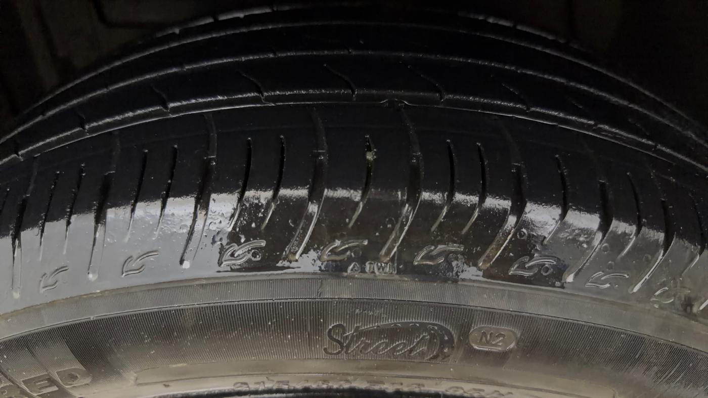 2024 Maruti BREZZA VXI S-CNG, CNG, Manual, 26,663 km, Left Front Tyre Tread