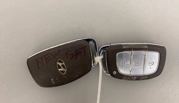 2015 Hyundai Grand i10 ASTA (O) 1.2 KAPPA VTVT, Petrol, Manual, 20,489 km, Key Close Up