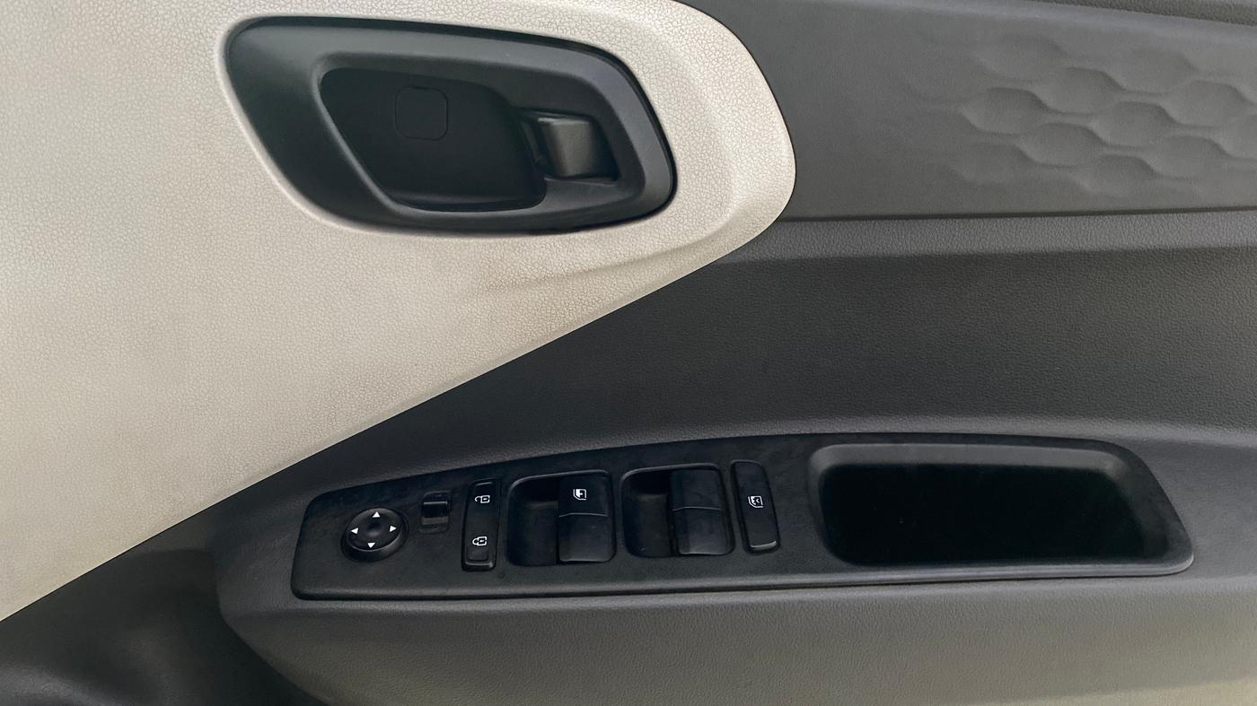 2019 Hyundai GRAND I10 NIOS MAGNA U2 1.2 CRDI, Diesel, Manual, 73,317 km, Driver Side Door Panels Control