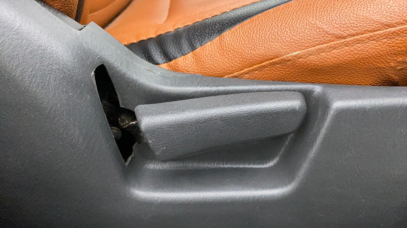 2017 Maruti Alto K10 VXI, Petrol, Manual, 32,750 km, Driver Side Adjustment Panel