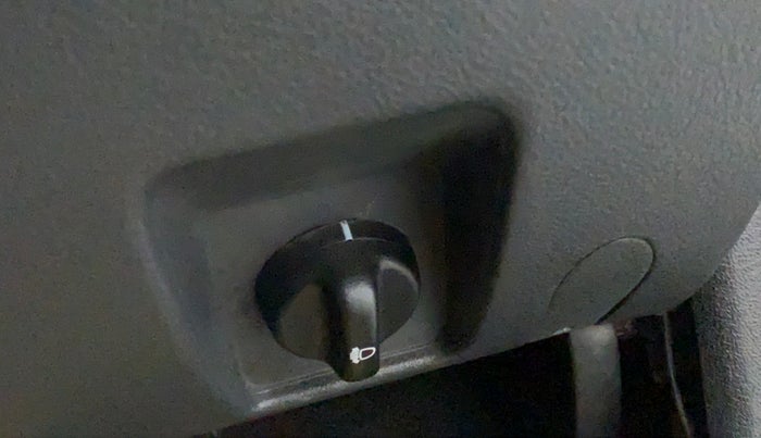 2015 Renault Duster 85 PS RXE, Diesel, Manual, 545 km, Dashboard - Headlight height adjustment not working