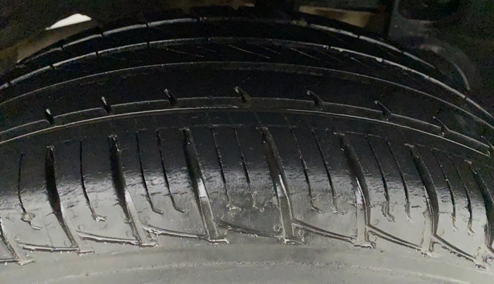 2015 Renault Duster 85 PS RXE, Diesel, Manual, 545 km, Right Front Tyre Tread