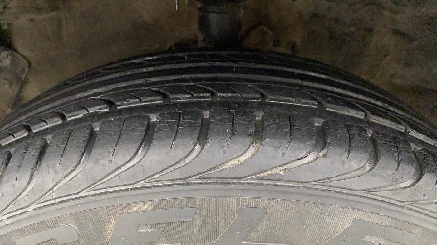 2010 Hyundai i20 MAGNA 1.2, Petrol, Manual, 22,594 km, Left Front Tyre Tread