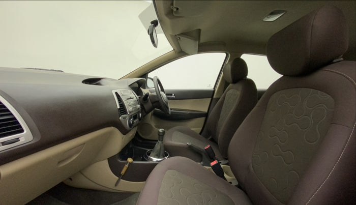 2010 Hyundai i20 MAGNA 1.2, Petrol, Manual, 22,594 km, Right Side Front Door Cabin