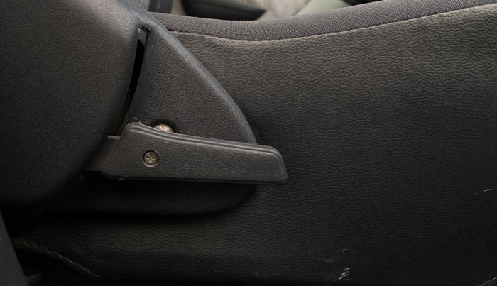 2016 Maruti Alto 800 LXI, Petrol, Manual, 36,762 km, Driver Side Adjustment Panel