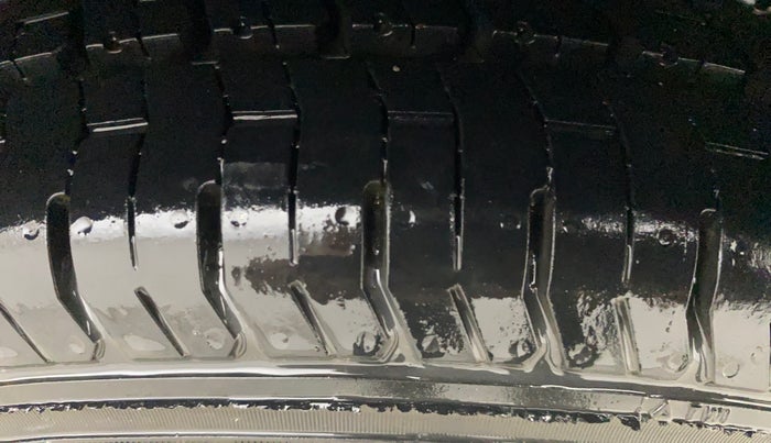 2015 Hyundai Eon ERA +, Petrol, Manual, 31,841 km, Left Rear Tyre Tread