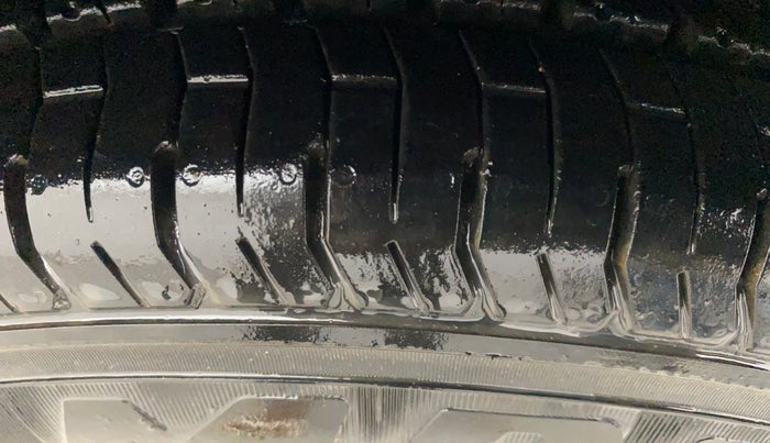 2015 Hyundai Eon ERA +, Petrol, Manual, 31,841 km, Right Front Tyre Tread