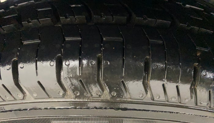 2015 Hyundai Eon ERA +, Petrol, Manual, 31,841 km, Right Rear Tyre Tread