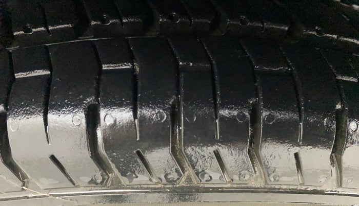 2015 Hyundai Eon ERA +, Petrol, Manual, 31,841 km, Left Front Tyre Tread