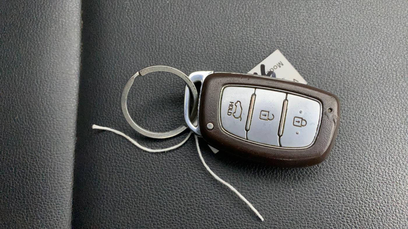 2016 Hyundai Creta SX PLUS AT 1.6 PETROL, CNG, Automatic, 71,599 km, Key Close Up