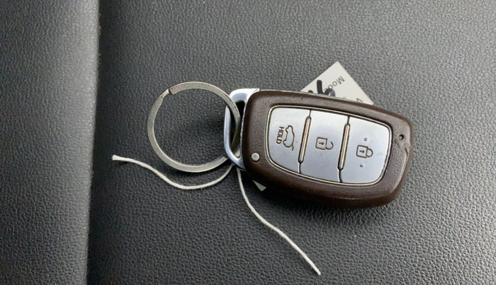 2016 Hyundai Creta SX PLUS AT 1.6 PETROL, CNG, Automatic, 71,230 km, Key Close Up