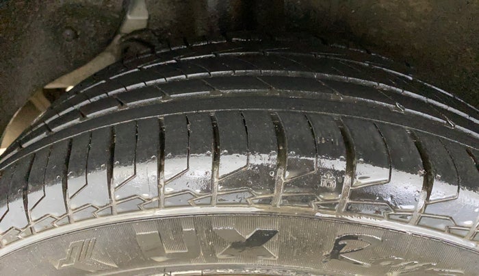 2016 Hyundai Creta SX PLUS AT 1.6 PETROL, CNG, Automatic, 71,230 km, Right Rear Tyre Tread